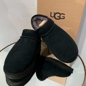 UGG Classic Slipper 🖤